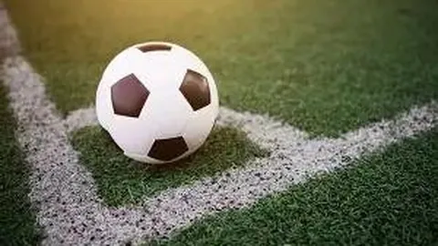 “曼联新帅驾到，能否打破‘红酒军团’不败魔咒，重振红魔雄风？”